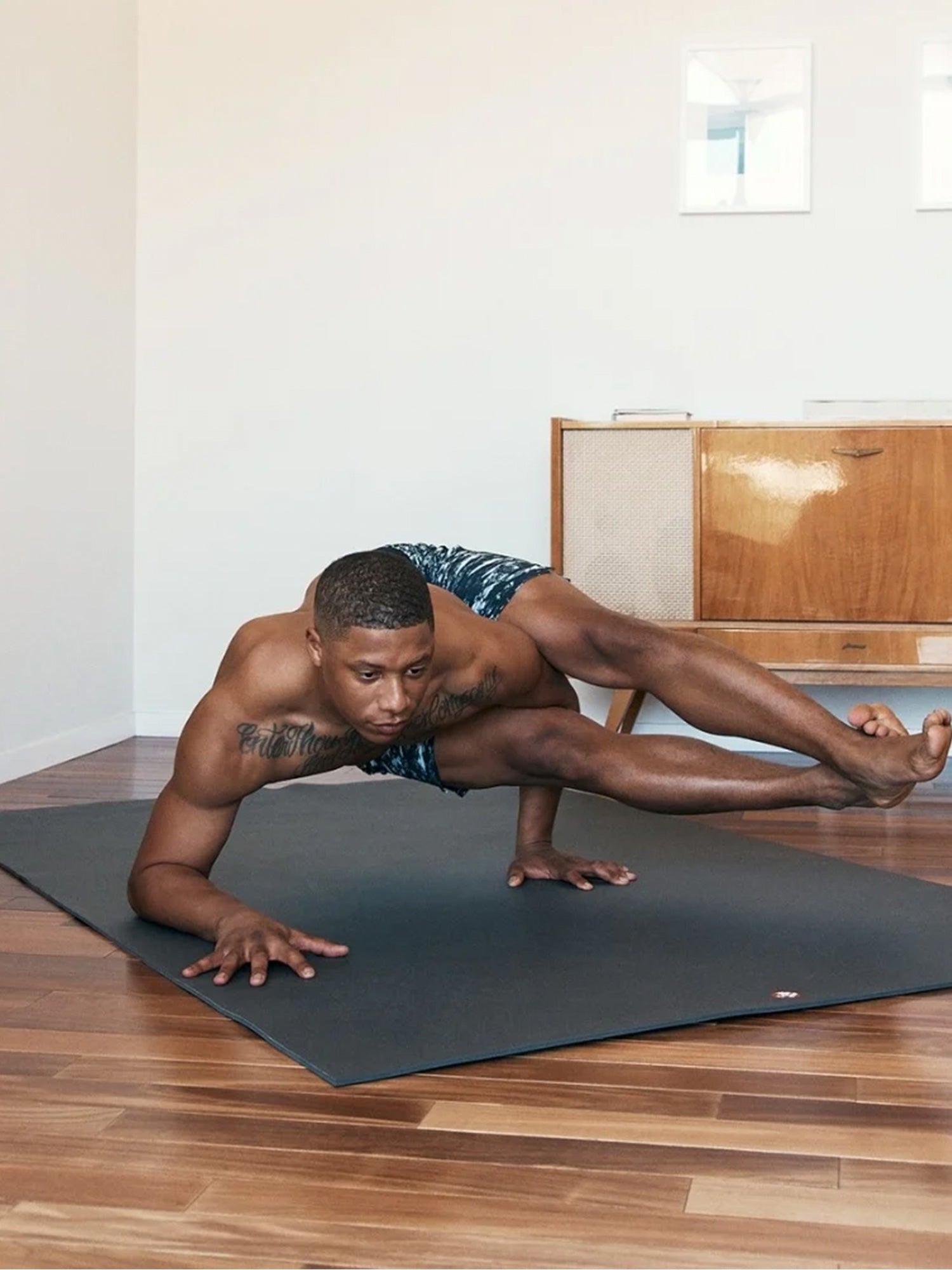 PRO ロング＆ワイド ヨガマット 6mm (132cm×200cm）25FW ブラックマット