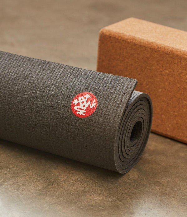 14％OFF]ブラックマットPRO 6mm / ヨガマット /CORE 100_1 | Manduka