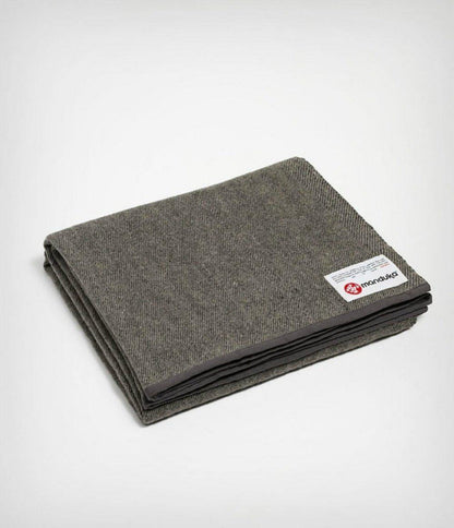 Manduka マンドゥカ リサイクル ウール ブランケット / RECYCLED TWILL WOOL BLANKET-ヨガブランケット-セディメント-即納-